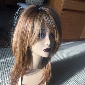 Strawberry blond synthetic fluffy Motown Tress